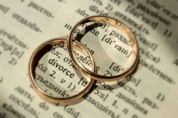 Image of rings removed before divorce mediation Market Harborough